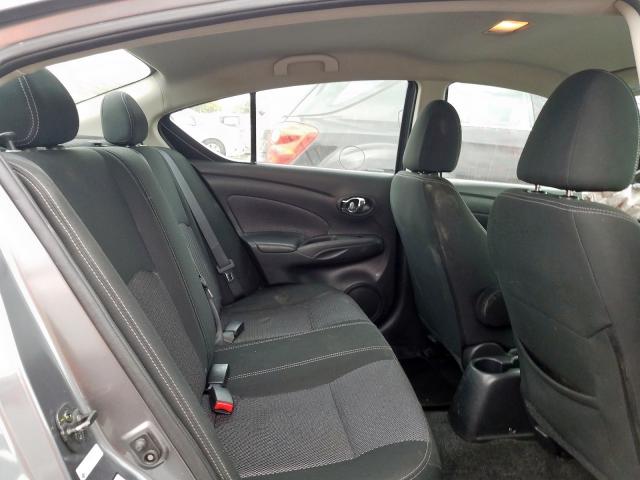  NISSAN VERSA 2018 Сірий