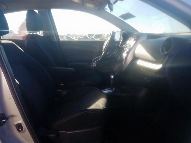 Седаны NISSAN VERSA 2016 Серебристый