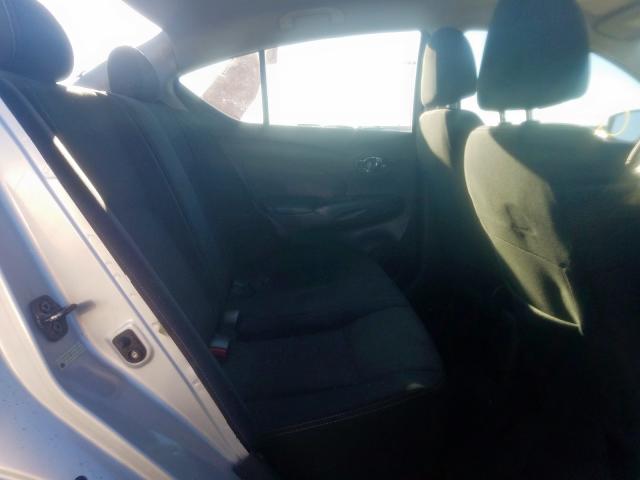 Седаны NISSAN VERSA 2016 Серебристый