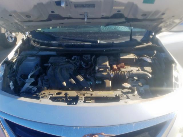 Седаны NISSAN VERSA 2016 Серебристый