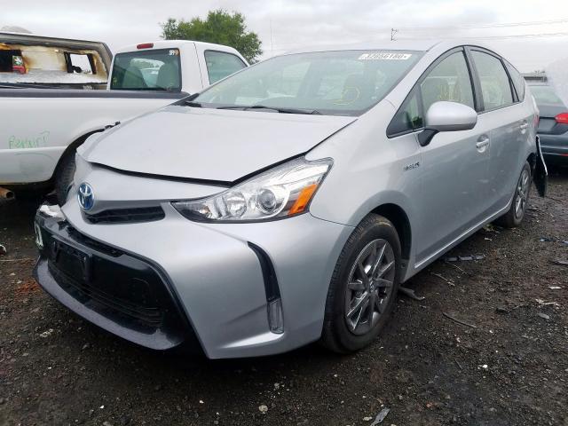 Toyota Prius v 2017