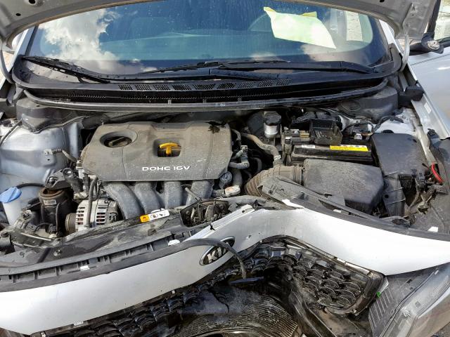 3KPFK4A7XHE105588 Kia Forte Lx 2017. Фото: 6