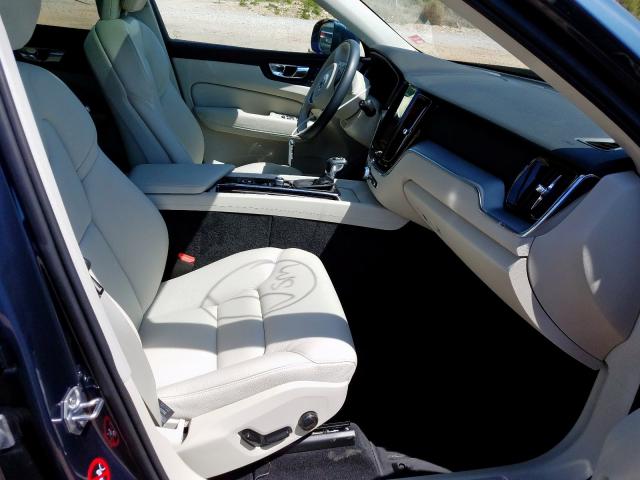 2018 VOLVO XC60 T5 MO YV4102RK6J1089540