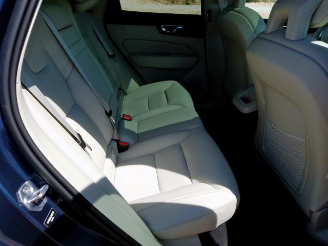 2018 VOLVO XC60 T5 MO YV4102RK6J1089540