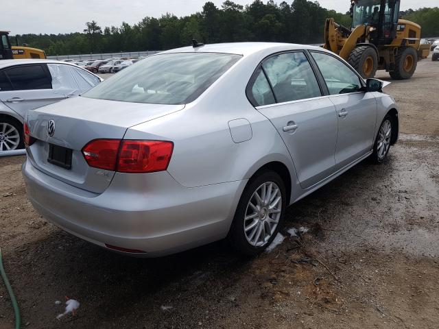 VIN 3FA6P0HDXJR229886 2018 Ford Fusion, SE no.4