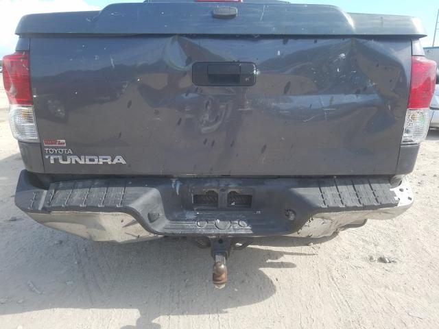 VIN 2T3BFREV5HW576996 2017 Toyota RAV4, LE no.9