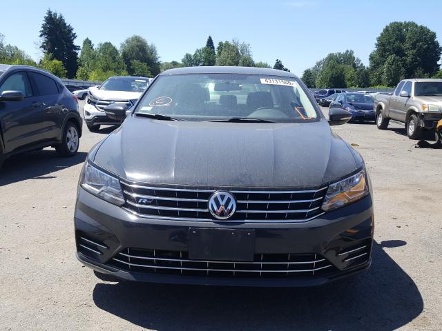 2017 VOLKSWAGEN PASSAT R-L 1VWDT7A32HC058628