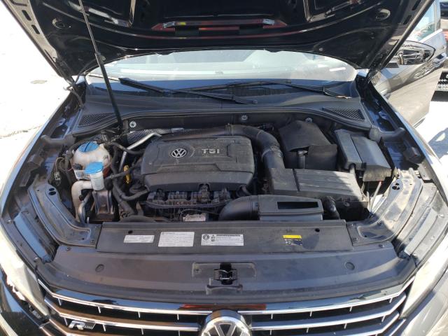 2017 VOLKSWAGEN PASSAT R-L 1VWDT7A37HC082312