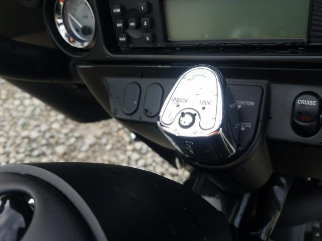 2011 HARLEY-DAVIDSON FLHX 1HD1KBM10BB671459