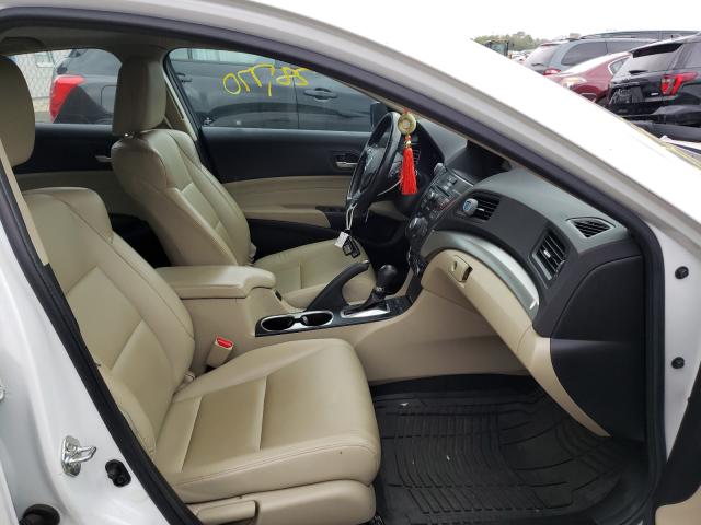 2018 ACURA ILX BASE W VIN: 19UDE2F31JA000876