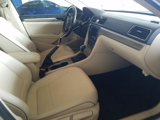 2017 VOLKSWAGEN PASSAT SE 1VWBT7A34HC052501