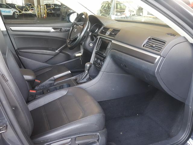 2017 VOLKSWAGEN PASSAT R-L 1VWDT7A34HC043225