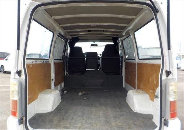 2011 NISSAN NV VRE25044000