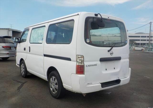 2011 NISSAN NV VRE25044000