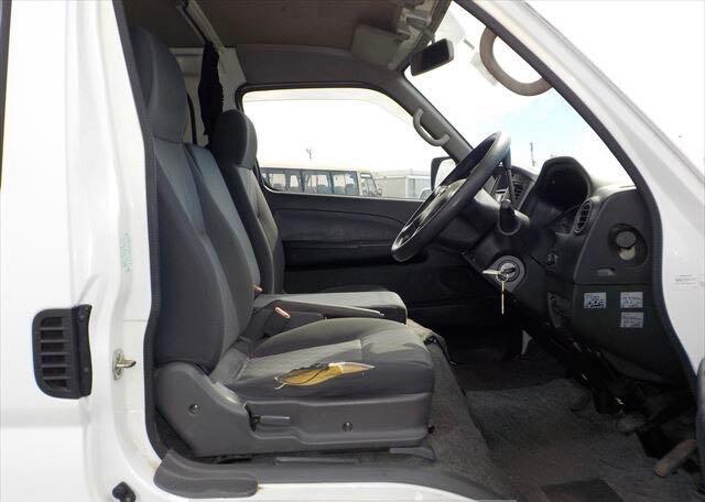 2011 NISSAN NV VRE25044000