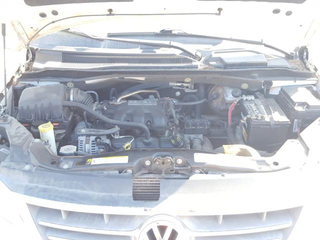 2010 VOLKSWAGEN ROUTAN 2V4RW3D15AR227353