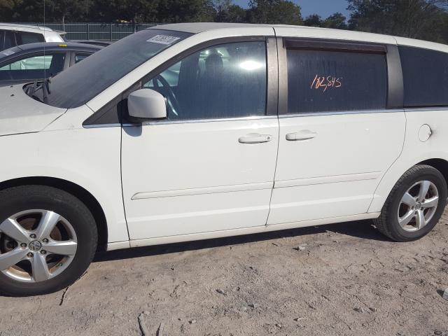 2010 VOLKSWAGEN ROUTAN 2V4RW3D15AR227353