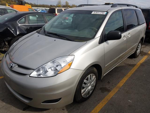 Toyota Sienna Front