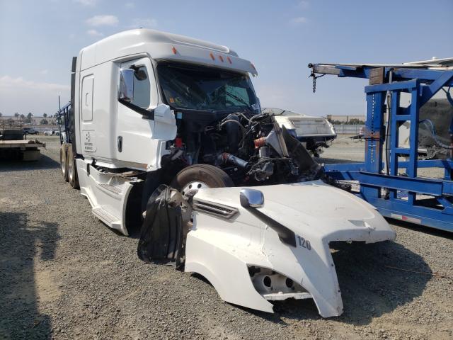 Salvage trucks for sale at San Diego, CA auction: 2019 Freightliner Cascadia 1