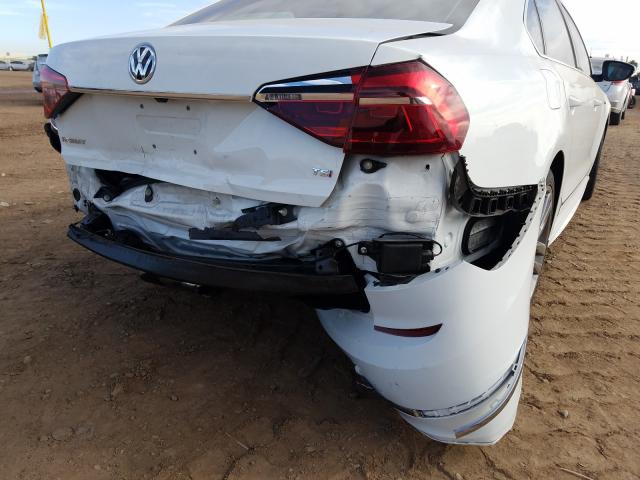 2017 VOLKSWAGEN PASSAT R-L 1VWDT7A33HC076958