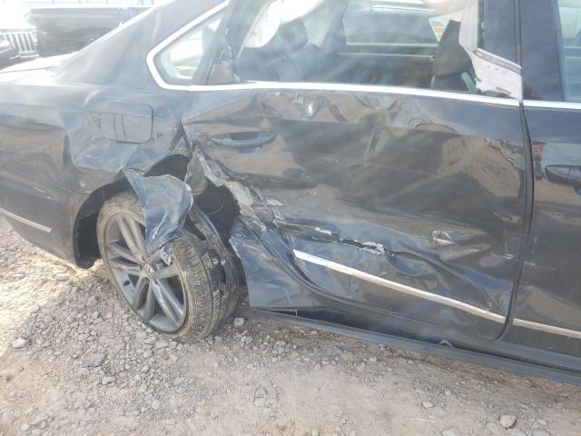 2017 VOLKSWAGEN PASSAT R-L 1VWDT7A32HC044325