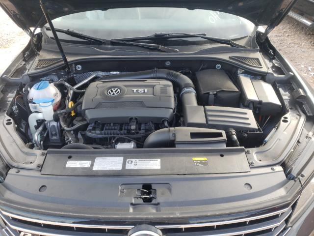 2017 VOLKSWAGEN PASSAT R-L 1VWDT7A32HC044325