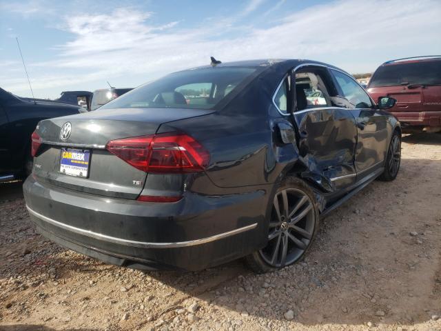 2017 VOLKSWAGEN PASSAT R-L 1VWDT7A32HC044325