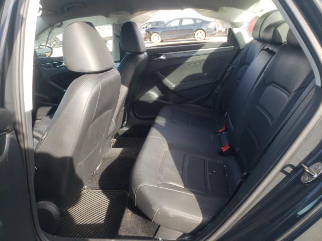 2017 VOLKSWAGEN PASSAT R-L 1VWDT7A32HC044325