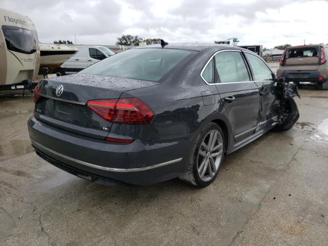 2017 VOLKSWAGEN PASSAT R-L 1VWDT7A32HC085327
