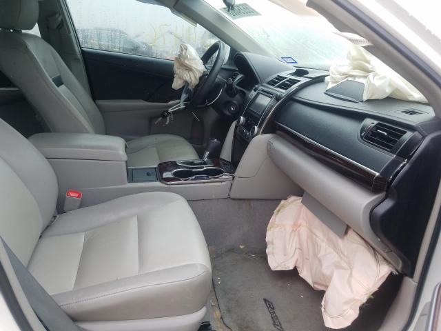  TOYOTA CAMRY 2014 Белый