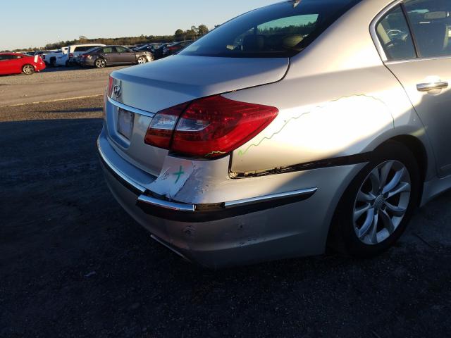 2013 HYUNDAI GENESIS 3. KMHGC4DD5DU258101