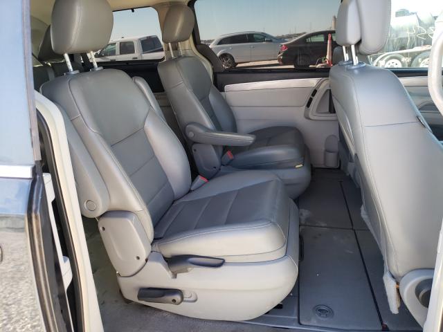 2011 VOLKSWAGEN ROUTAN SEL 2V4RW5DG2BR658444