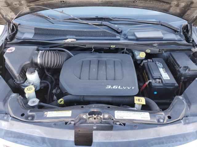 2011 VOLKSWAGEN ROUTAN SEL 2V4RW5DG2BR658444
