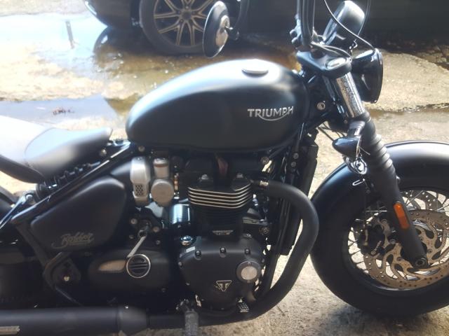 Triumph Bonneville Bobber Black