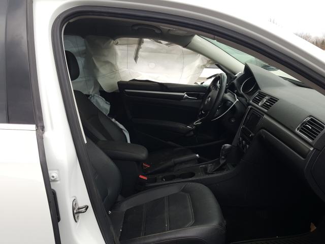2017 VOLKSWAGEN PASSAT R-L 1VWDT7A38HC051778