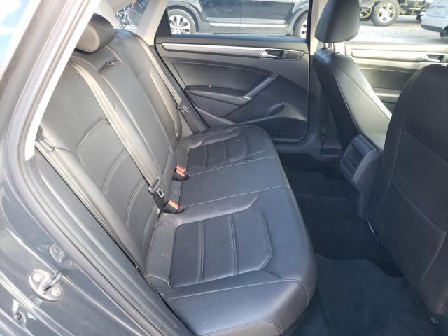 2017 VOLKSWAGEN PASSAT R-L 1VWDT7A39HC048811