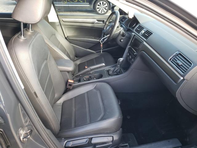 2017 VOLKSWAGEN PASSAT R-L 1VWDT7A39HC048811