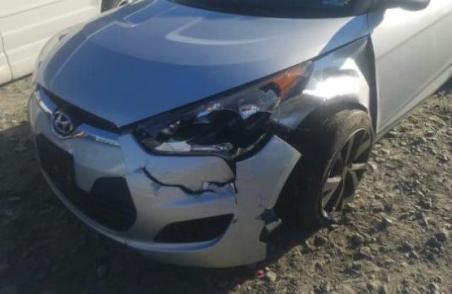 2017 HYUNDAI VELOSTER KMHTC6AD2HU307386
