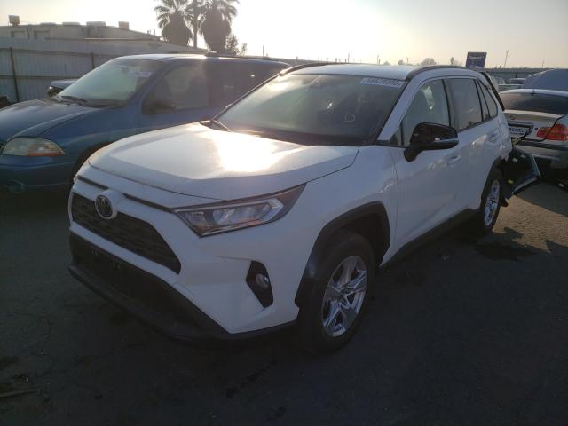 2020 TOYOTA RAV4 XLE JTMW1RFV3LD057353