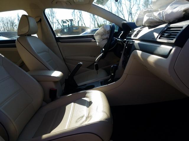 2017 VOLKSWAGEN PASSAT R-L 1VWDT7A36HC028371