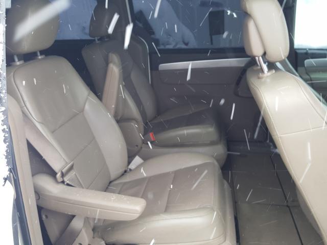 2011 VOLKSWAGEN ROUTAN SEL 2V4RW5DG5BR670524