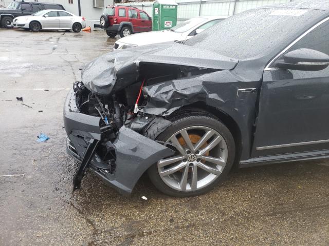2017 VOLKSWAGEN PASSAT R-L 1VWDT7A36HC084102
