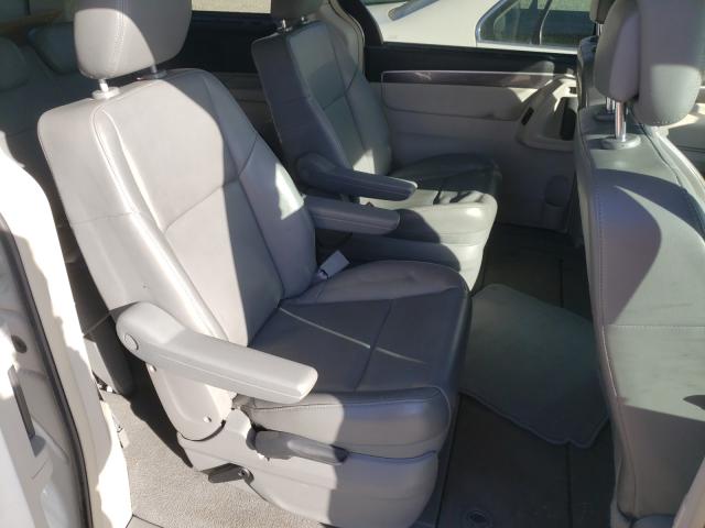 2010 VOLKSWAGEN ROUTAN SE 2V4RW3D14AR281694