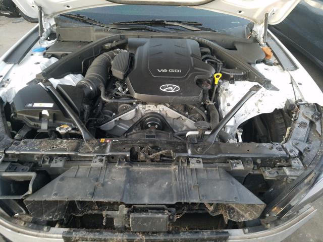 2016 HYUNDAI GENESIS 3. KMHGN4JE7GU107031