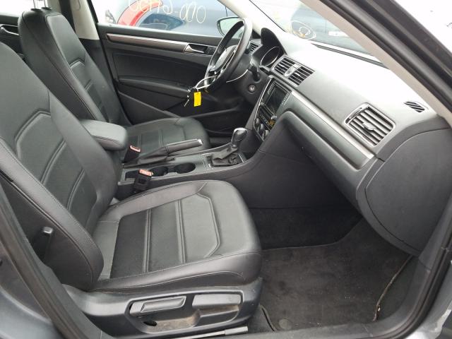 2017 VOLKSWAGEN PASSAT R-L 1VWDT7A3XHC004784