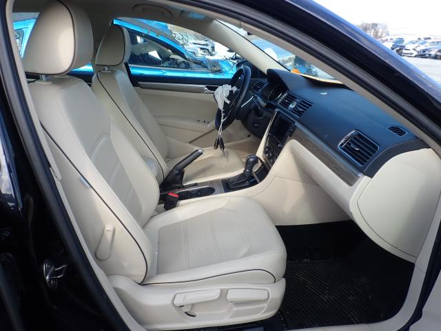 2017 VOLKSWAGEN PASSAT SE 1VWGT7A31HC049027