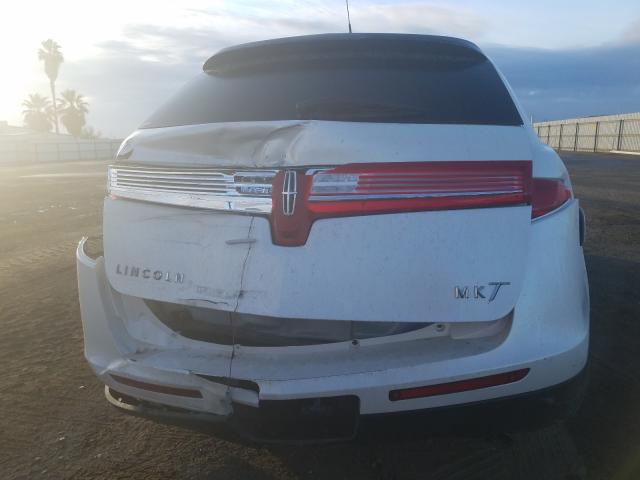 2017 LINCOLN MKT 2LMHJ5AT2HBL00980