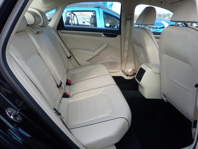 2017 VOLKSWAGEN PASSAT SE 1VWGT7A31HC049027