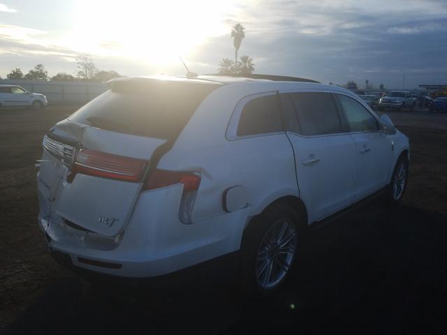 2017 LINCOLN MKT 2LMHJ5AT2HBL00980