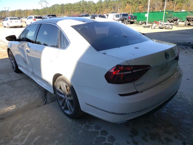 2017 VOLKSWAGEN PASSAT R-L 1VWDT7A33HC040008